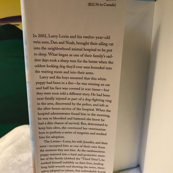 Oogy: The Dog Only a Family Could Love by Larry Levin - Picture 2 of 2